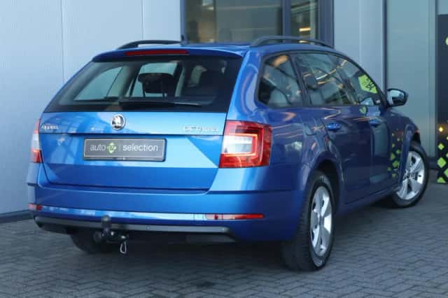 Škoda Octavia (2019) thumbnail 2