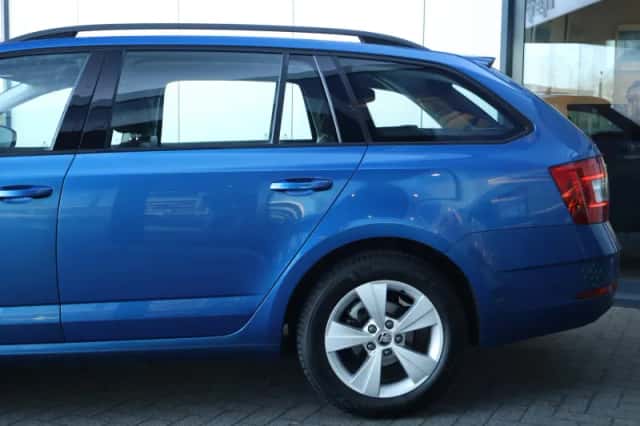 Škoda Octavia (2019) thumbnail 5