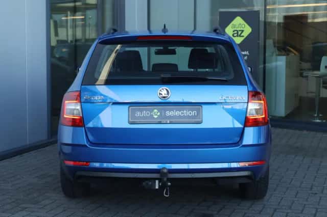 Škoda Octavia (2019) thumbnail 9