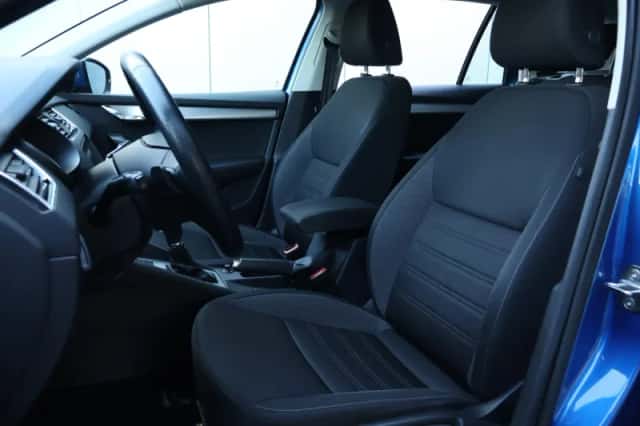 Škoda Octavia (2019) thumbnail 10