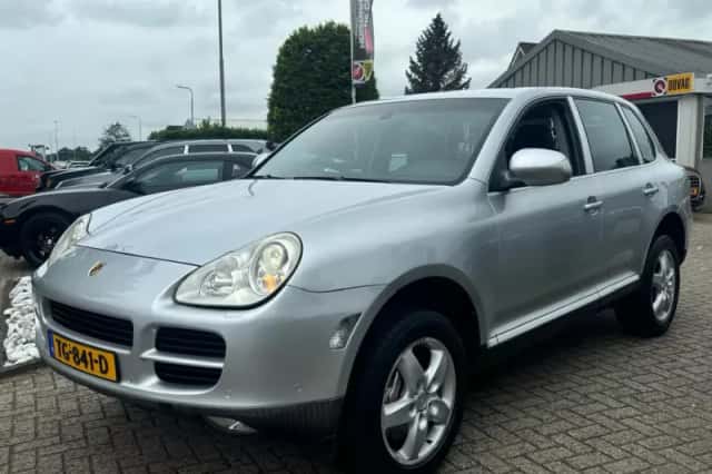 Porsche Cayenne (2004)