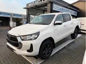 Toyota Hilux (2024)