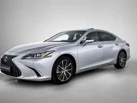 Lexus ES (2024)