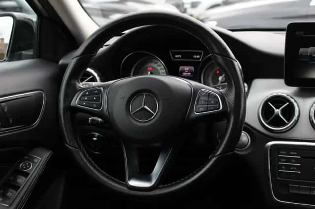 Mercedes-Benz GLA (2017) thumbnail 17