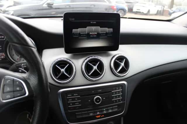 Mercedes-Benz GLA (2017) thumbnail 20