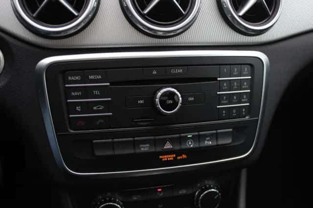 Mercedes-Benz GLA (2017) thumbnail 25