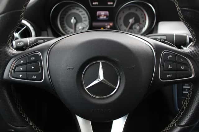 Mercedes-Benz GLA (2017) thumbnail 28