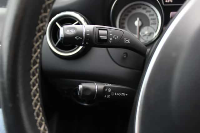Mercedes-Benz GLA (2017) thumbnail 29
