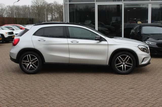 Mercedes-Benz GLA (2017) thumbnail 5