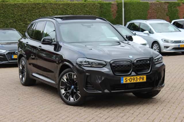 BMW iX3 (2023)