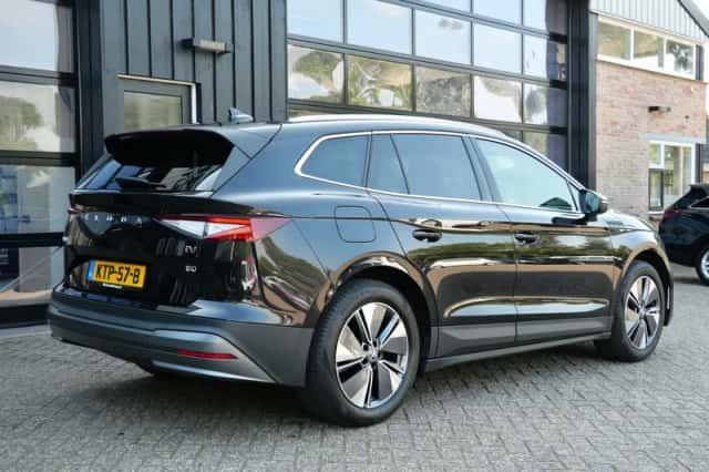 Škoda Enyaq (2023) thumbnail 3