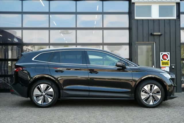 Škoda Enyaq (2023) thumbnail 4