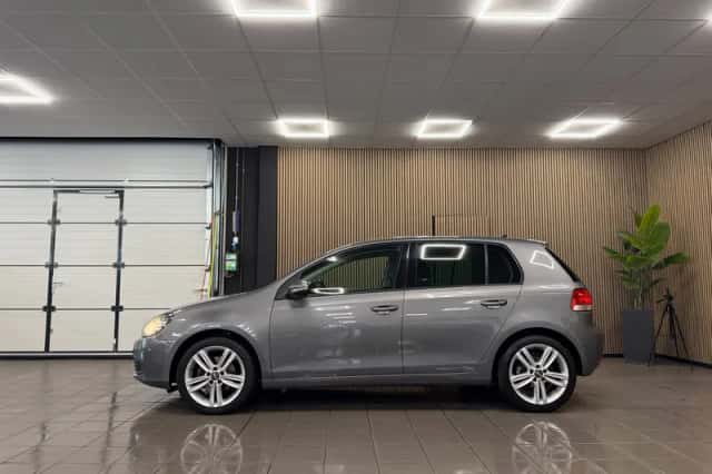 Volkswagen Golf (2011) thumbnail 2