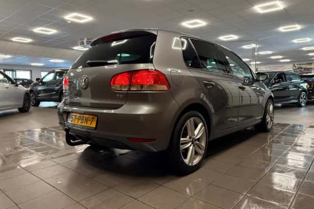 Volkswagen Golf (2011) thumbnail 6