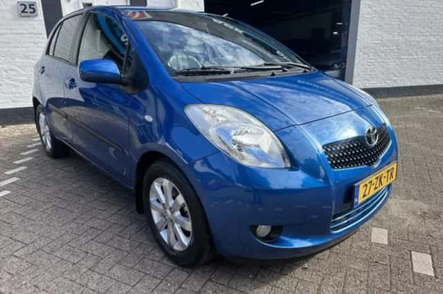 Toyota Yaris (2008) thumbnail 2
