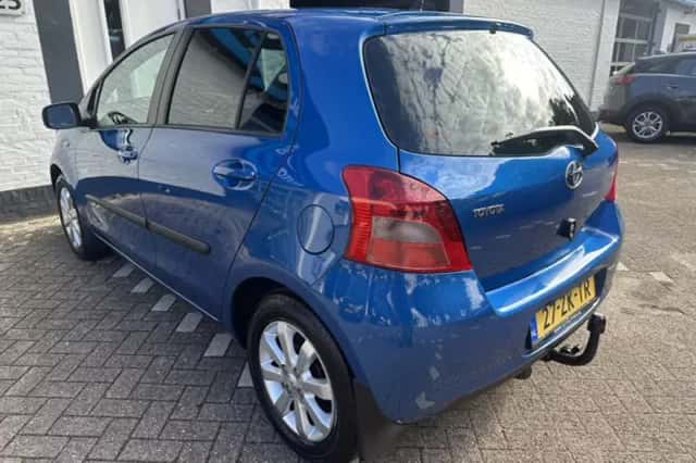 Toyota Yaris (2008) thumbnail 3