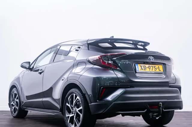 Toyota C-HR (2018) thumbnail 5