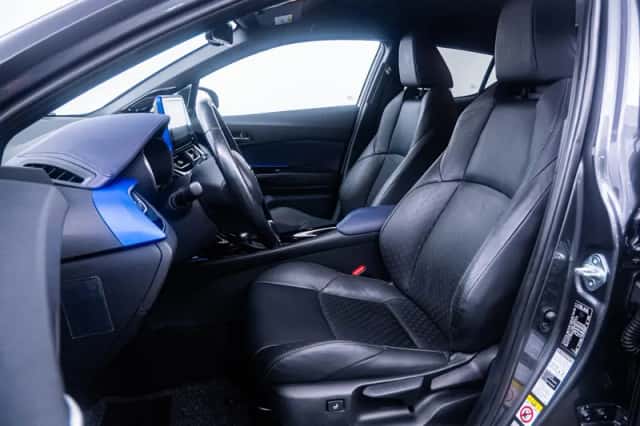 Toyota C-HR (2018) thumbnail 6