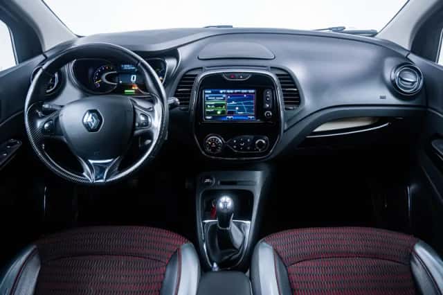 Renault Captur (2015) thumbnail 2