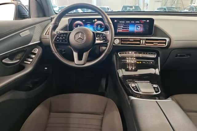 Mercedes-Benz EQC (2022) thumbnail 3