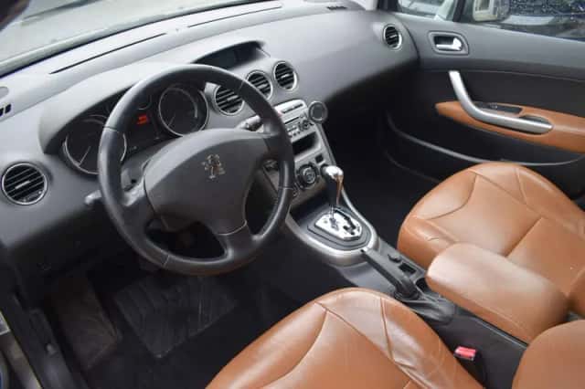 Peugeot 308 (2010) thumbnail 4