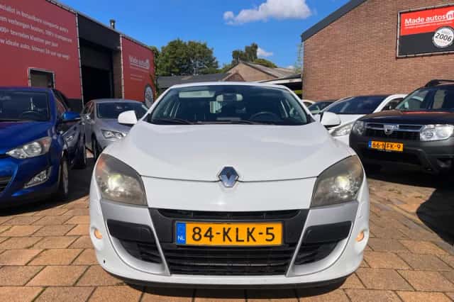 Renault Mégane (2010) thumbnail 2