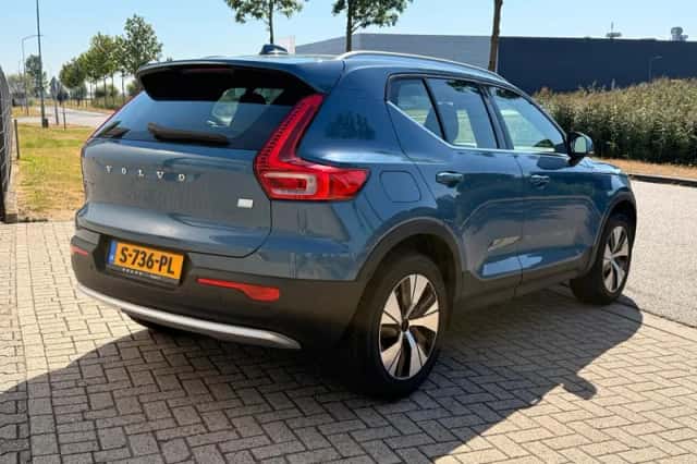 Volvo XC40 (2023) thumbnail 3