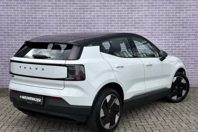 Volvo EX30 (2025) thumbnail 3