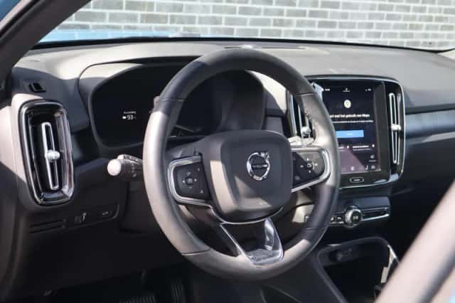 Volvo C40 (2023) thumbnail 4