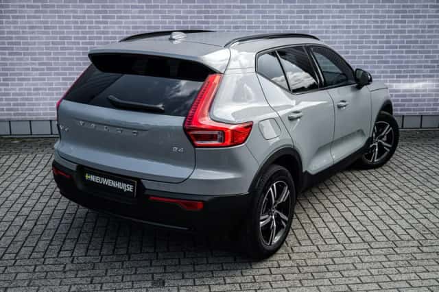 Volvo XC40 (2025) thumbnail 3