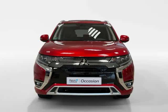 Mitsubishi Outlander (2021) thumbnail 2