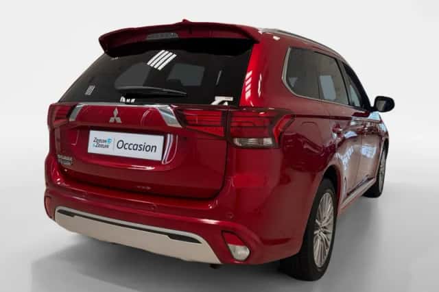 Mitsubishi Outlander (2021) thumbnail 5