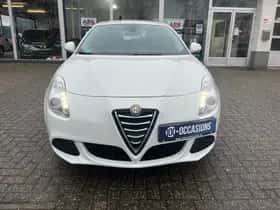Alfa Romeo Giulietta (2015) thumbnail 8