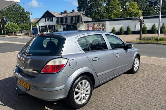 Opel Astra (2004) thumbnail 3