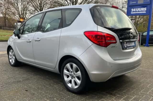 Opel Meriva (2010) thumbnail 3