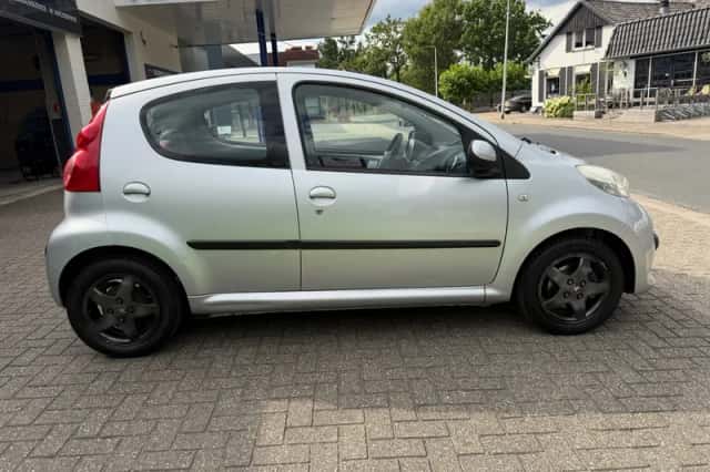 Peugeot 107 (2007) thumbnail 3