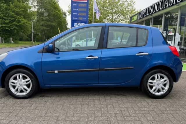 Renault Clio (2008) thumbnail 3