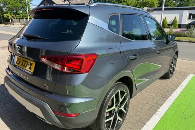 SEAT Arona (2019) thumbnail 3