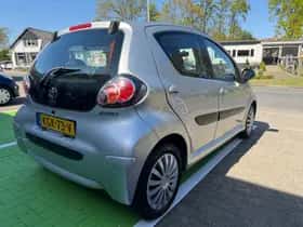 Toyota Aygo (2009) thumbnail 13