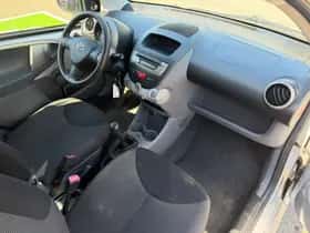 Toyota Aygo (2009) thumbnail 14