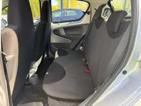 Toyota Aygo (2009) thumbnail 3