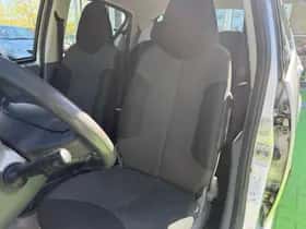 Toyota Aygo (2009) thumbnail 6