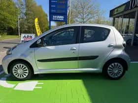 Toyota Aygo (2009) thumbnail 7