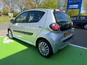 Toyota Aygo (2009) thumbnail 9