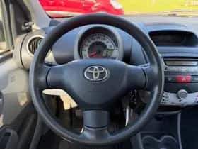 Toyota Aygo (2009) thumbnail 10