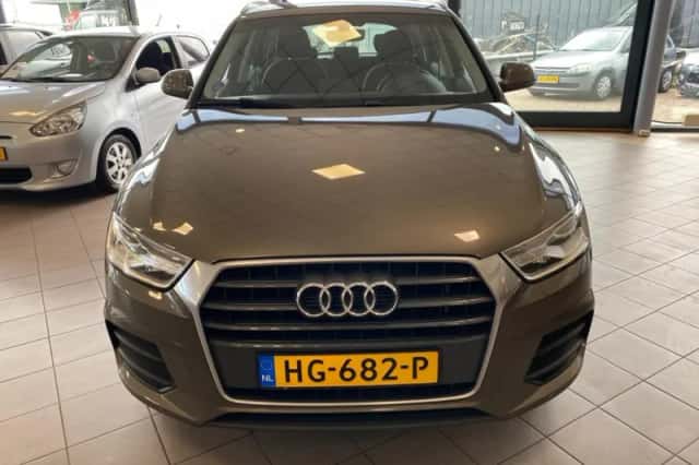 Audi Q3 (2015) thumbnail 3