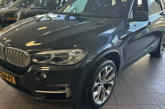 BMW X5 (2022) thumbnail 1