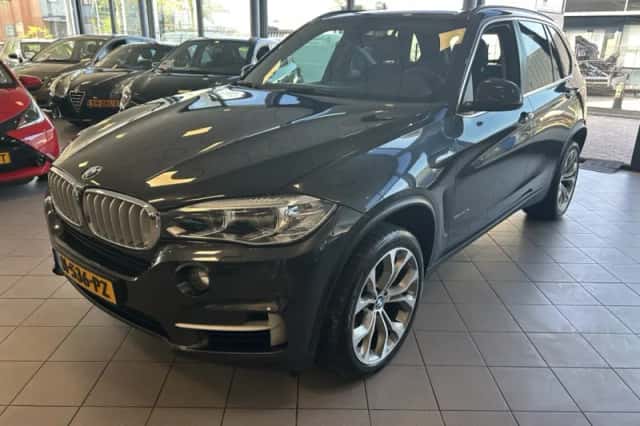 BMW X5 (2022) thumbnail 2