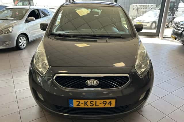 Kia Venga (2013) thumbnail 3