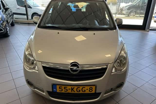 Opel Agila (2009) thumbnail 3